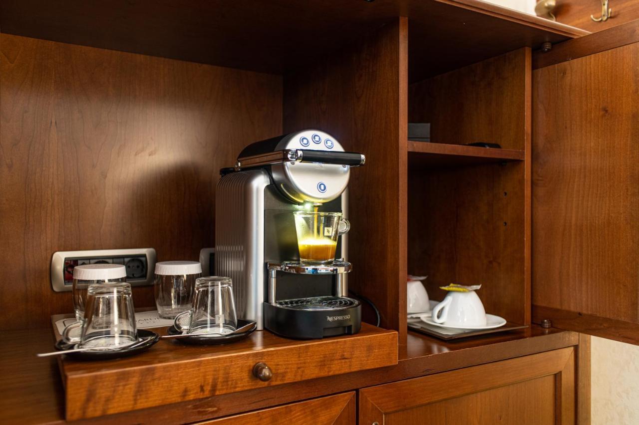 Lux Garden Hotel Azuga Exterior foto A Nespresso machine