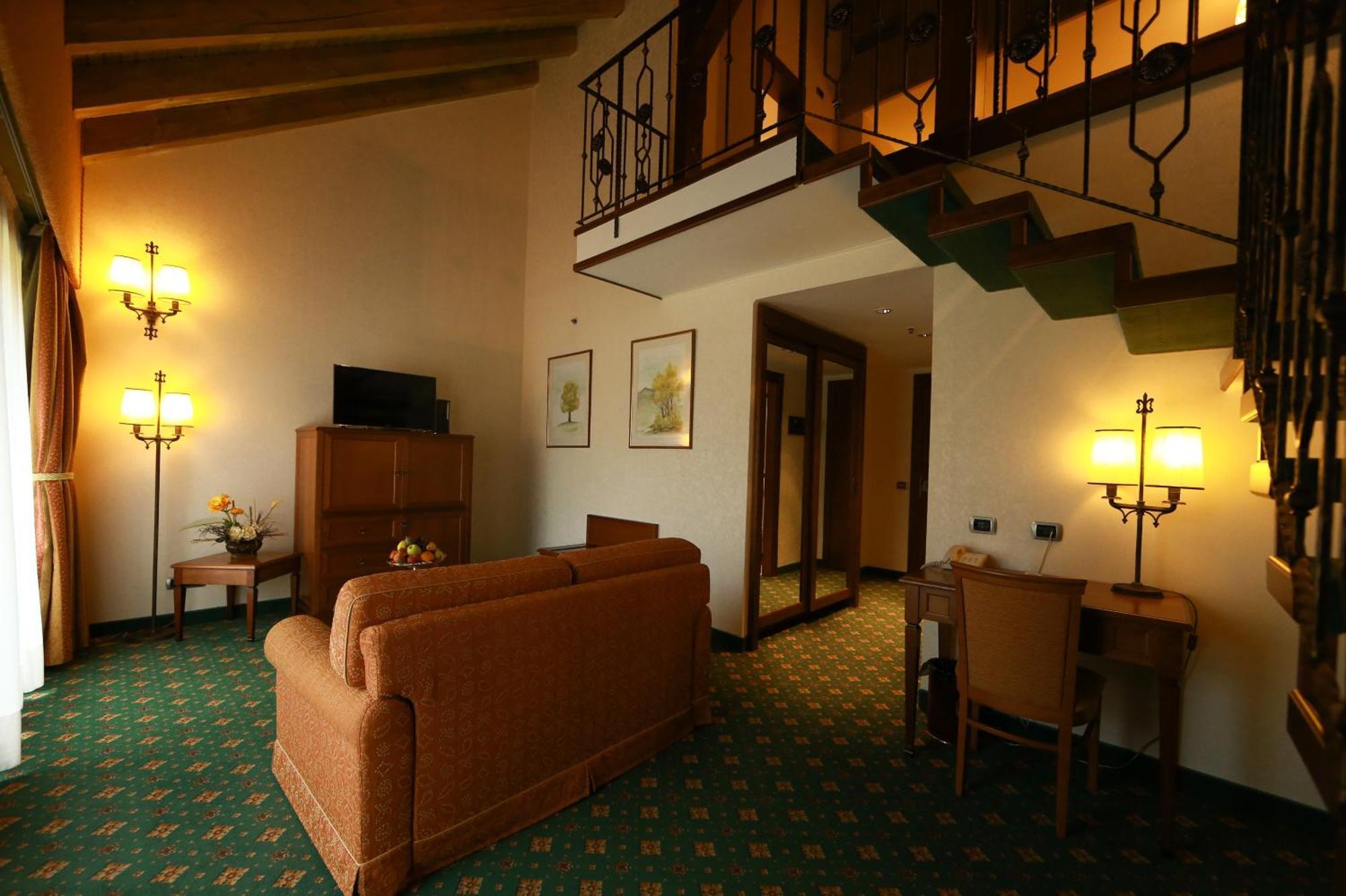Lux Garden Hotel Azuga Cameră foto A suite at the Hotel de la Poste