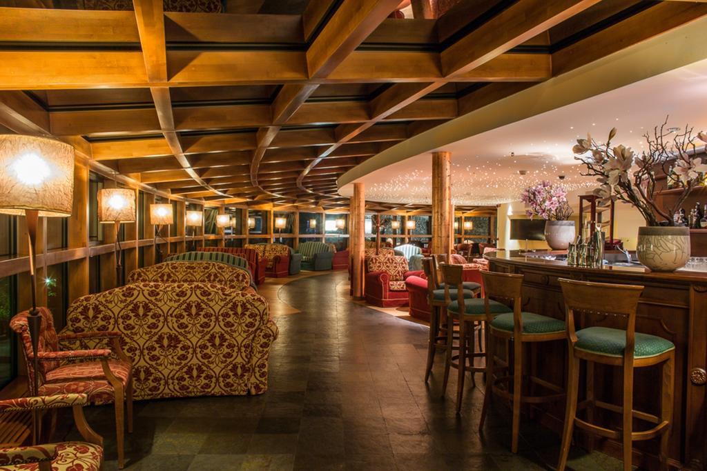 Lux Garden Hotel Azuga Exterior foto The interior of the restaurant
