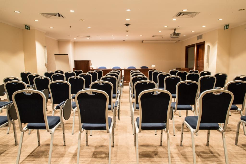 Lux Garden Hotel Azuga Exterior foto The conference room