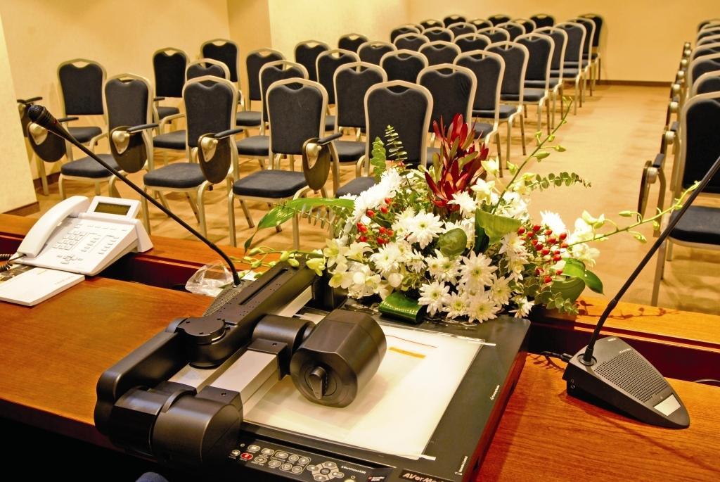 Lux Garden Hotel Azuga Exterior foto A conference room