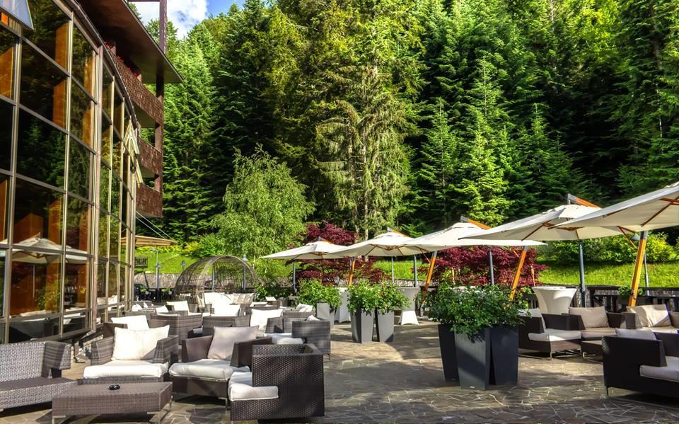 Lux Garden Hotel Azuga Exterior foto The restaurant at the top of the cable car