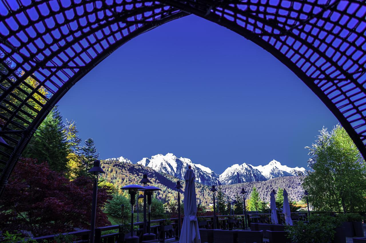 Lux Garden Hotel Azuga Exterior foto The Sun Valley Lodge